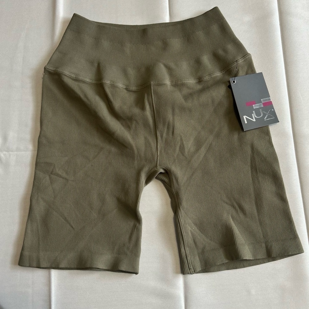 NWT Nux Active High Waisted Olive Sage Green Ribbed Biker Shorts Size Small